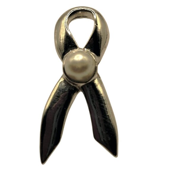 Silver Ribbon Brooch With Pearl Accent - Picture 1 of 2